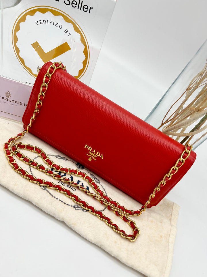 PRADA SAFFIANO WALLET ON CHAIN