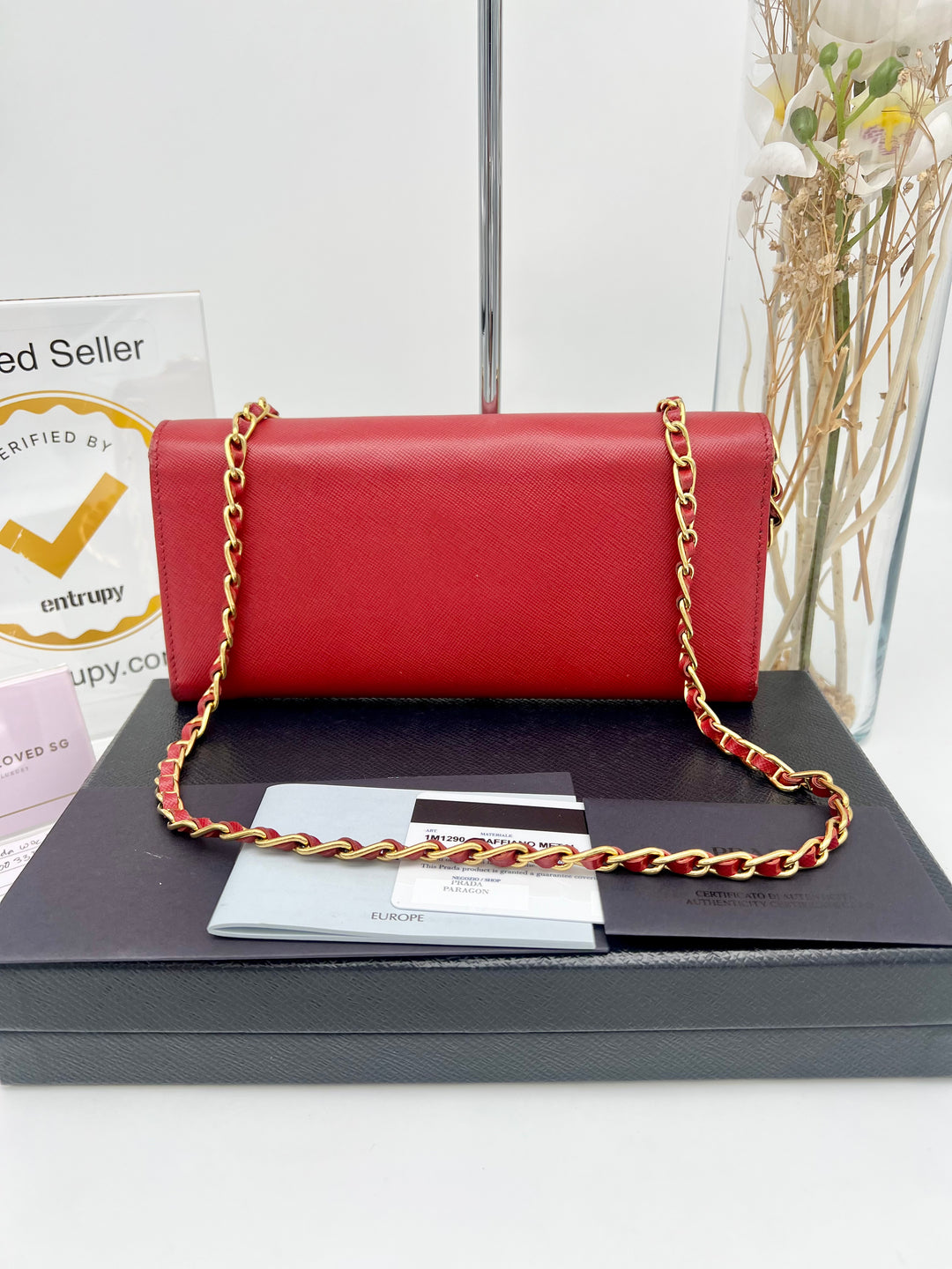 PRADA SAFFIANO WALLET ON CHAIN