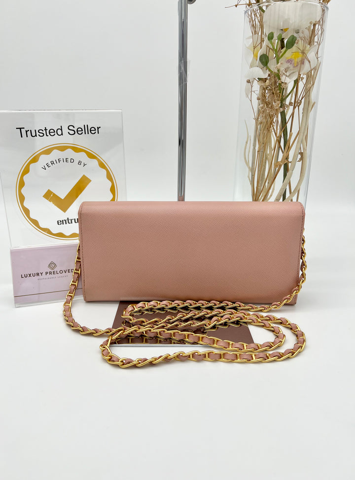 PRADA SAFFIANO WALLET ON CHAIN