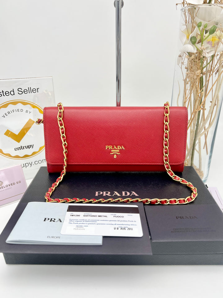 PRADA SAFFIANO WALLET ON CHAIN