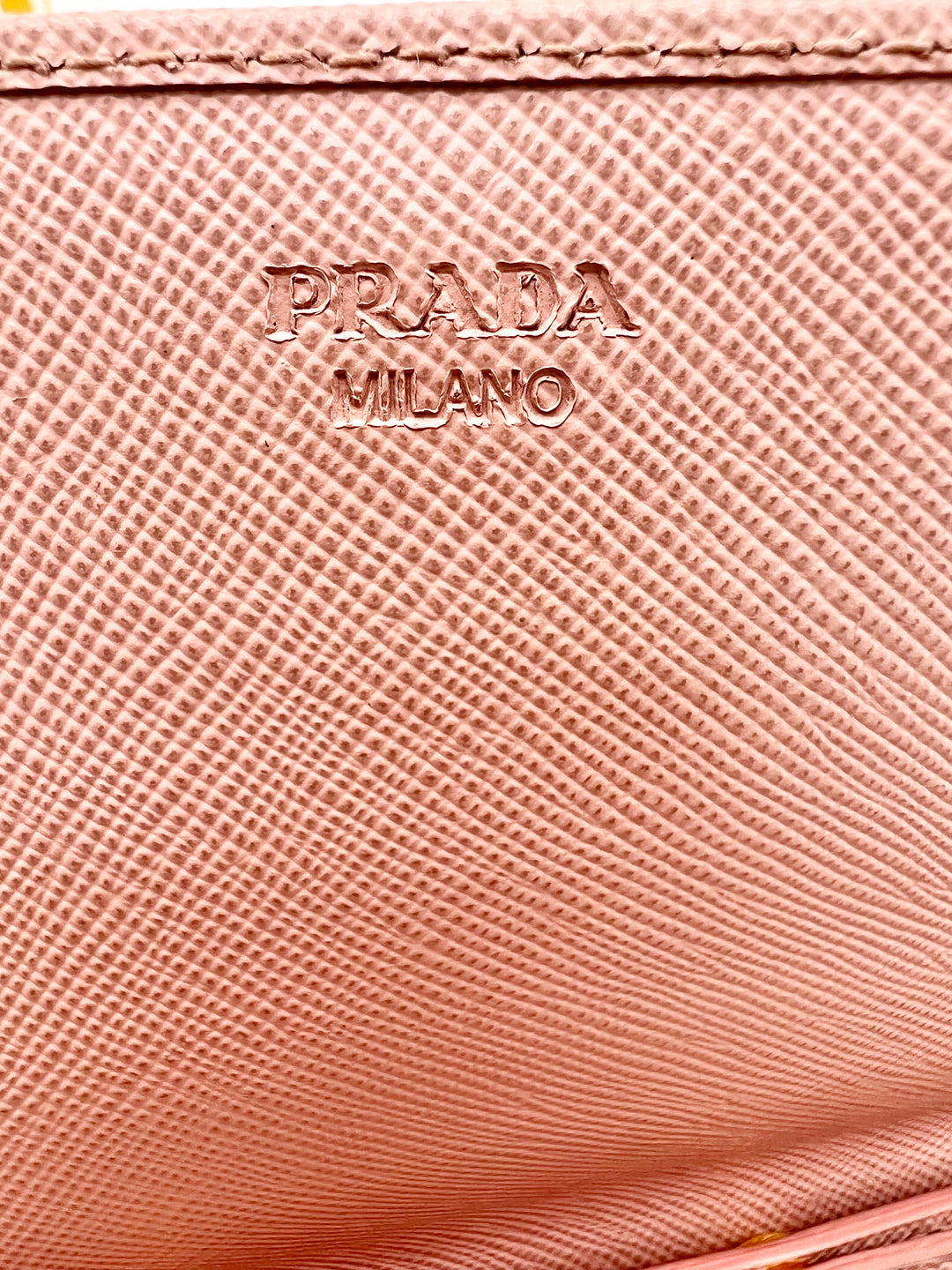 PRADA SAFFIANO WALLET ON CHAIN