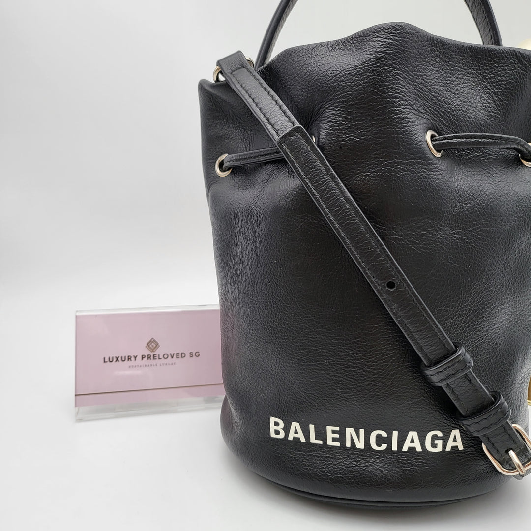 BALENCIAGA EVERYDAY BUCKET BAG XS