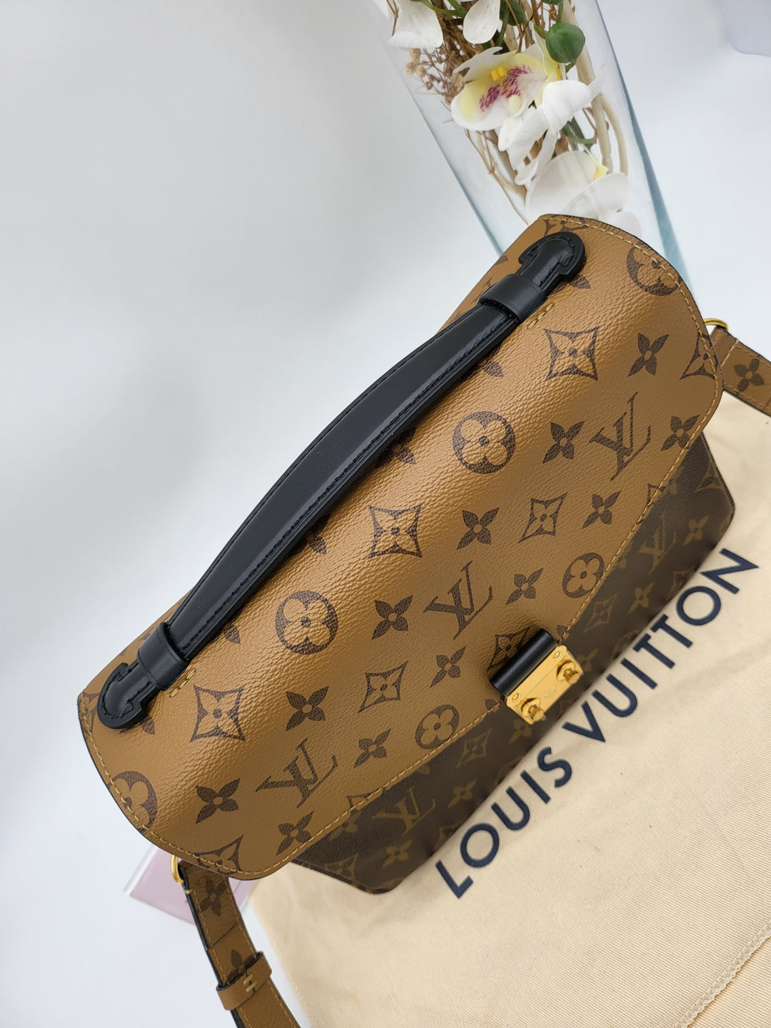 LOUIS VUITTON POCHETTE METIS MONOGRAM REVERSED