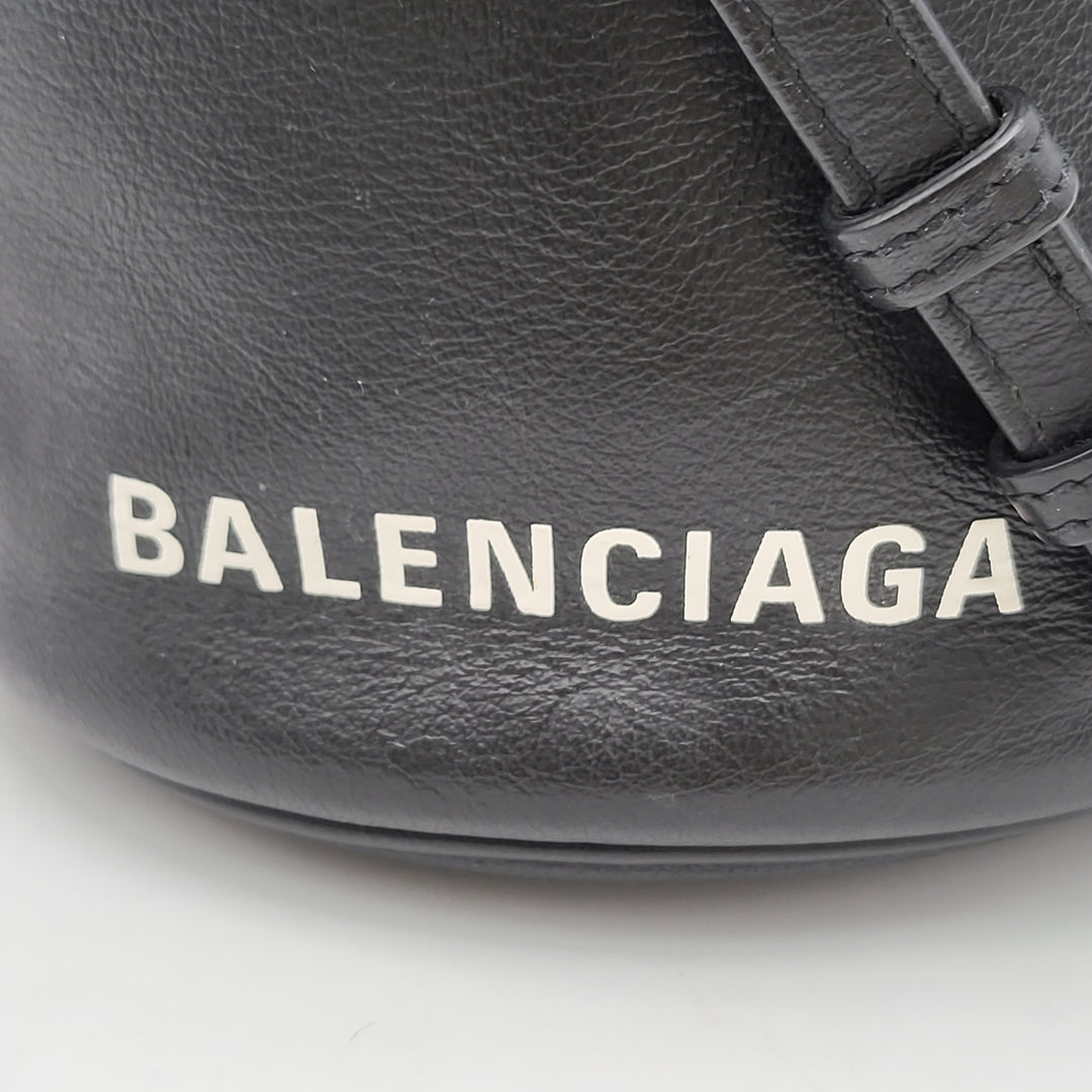 BALENCIAGA EVERYDAY BUCKET BAG XS