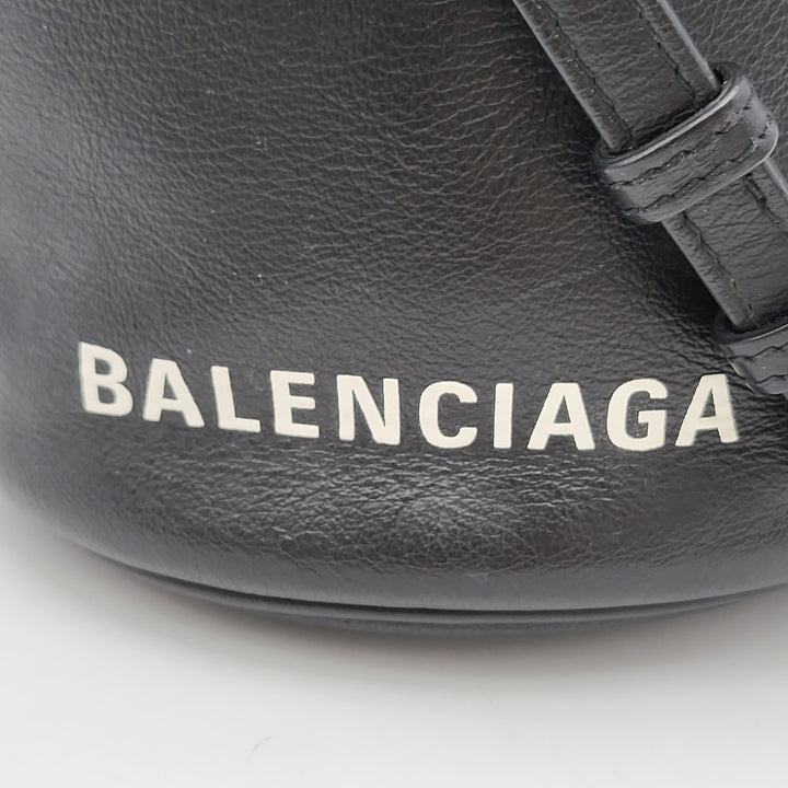 BALENCIAGA EVERYDAY BUCKET BAG XS