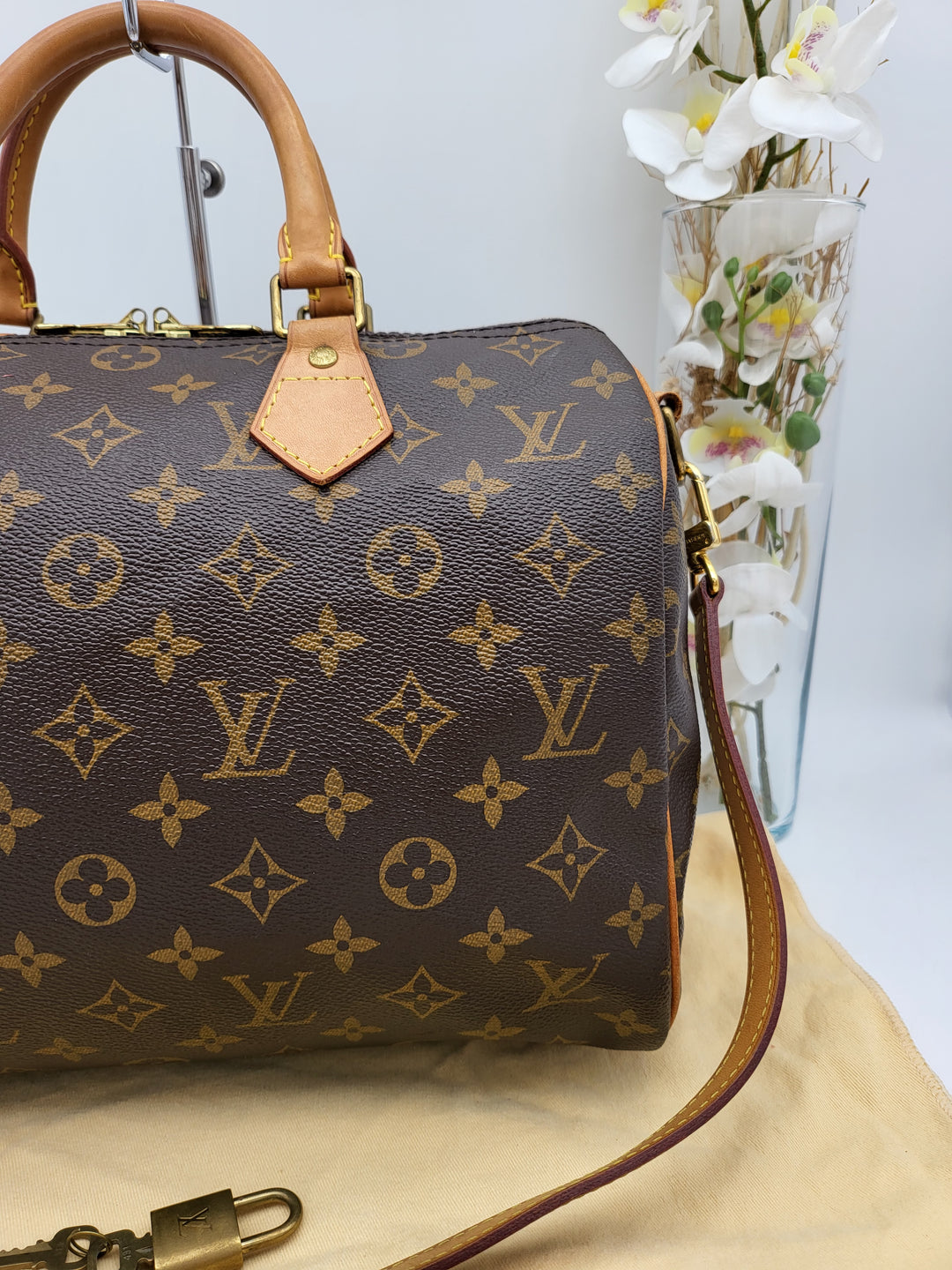 LOUIS VUITTON BANDOULIERE 30 MONOGRAM