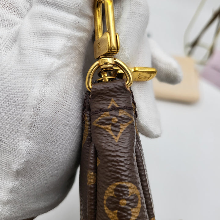 LOUIS VUITTON MULTI POCHETTE