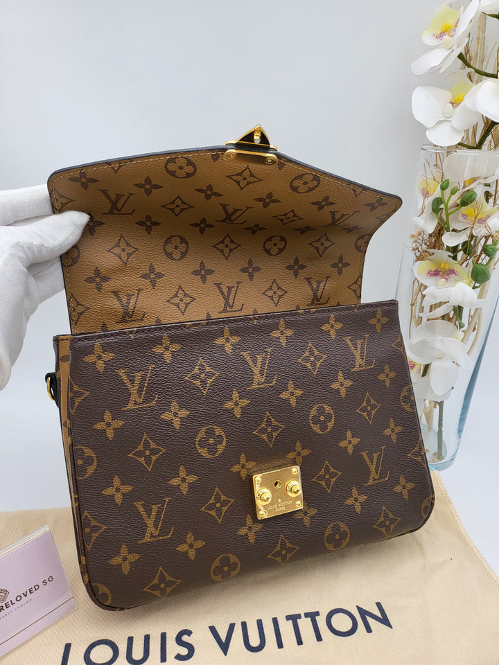 LOUIS VUITTON POCHETTE METIS MONOGRAM REVERSED