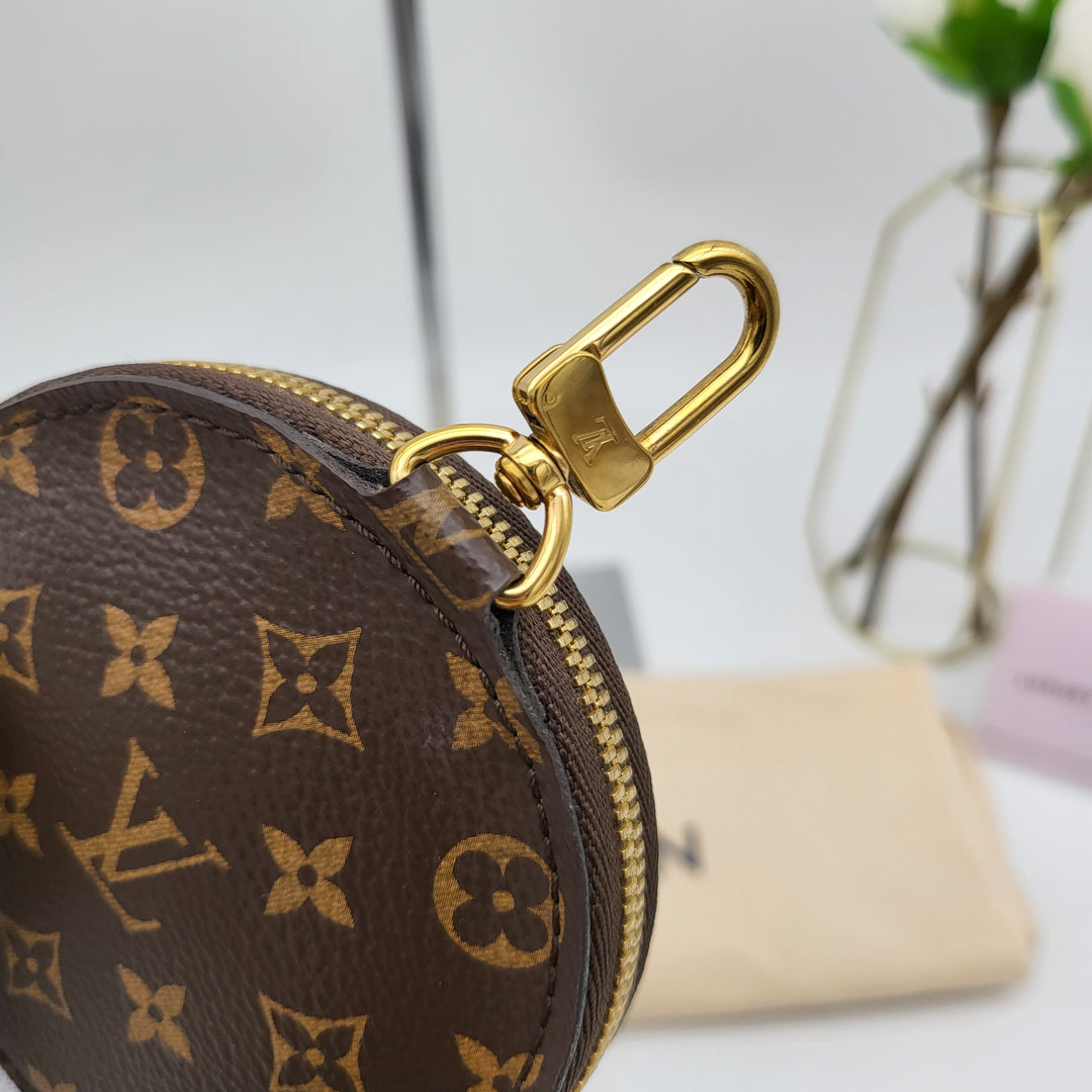 LOUIS VUITTON MULTI POCHETTE