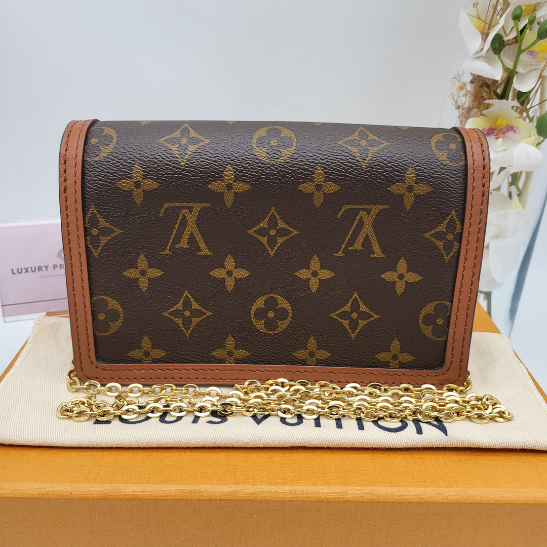 LOUIS VUITTON DAUPHINE WALLET ON CHAIN (RFID)