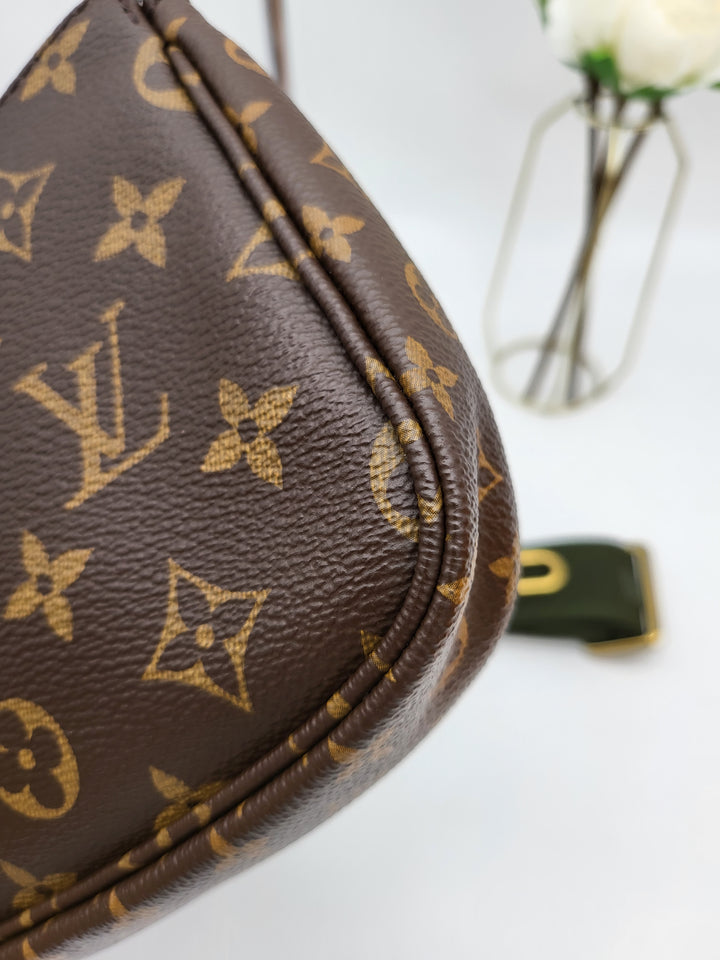 LOUIS VUITTON MULTI POCHETTE( RFID )