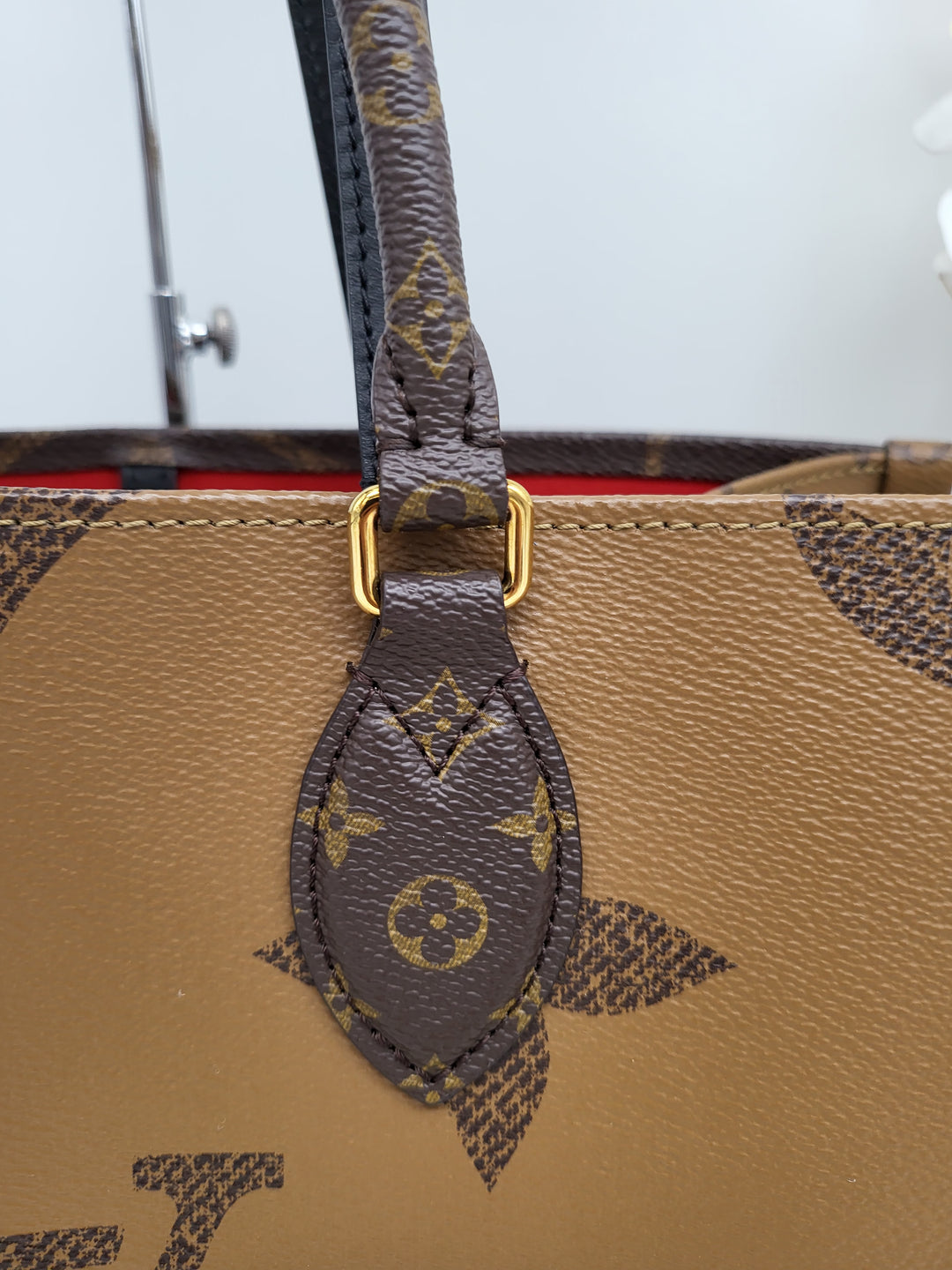 LOUIS VUITTON ON THE GO MM REVERSED