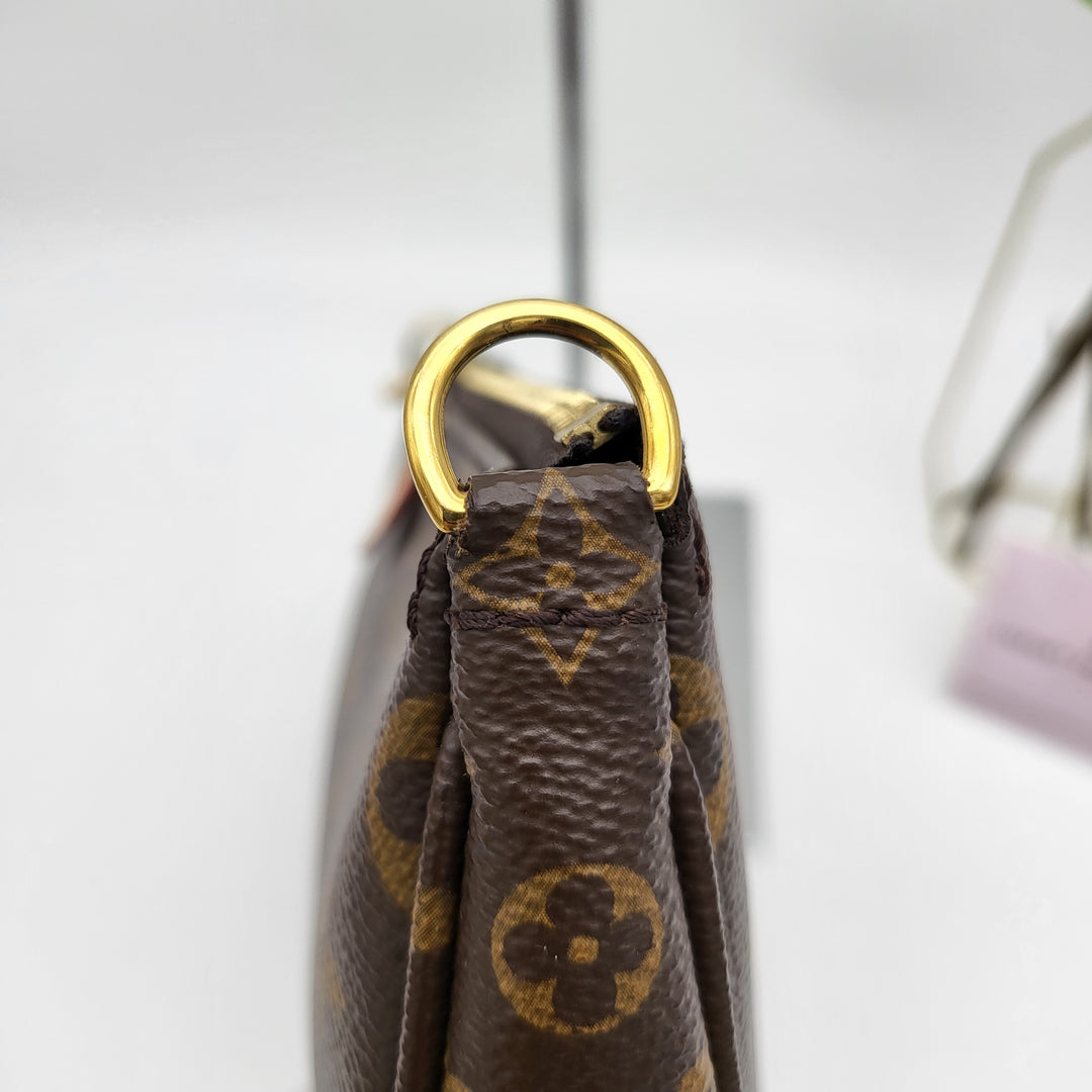 LOUIS VUITTON MULTI POCHETTE