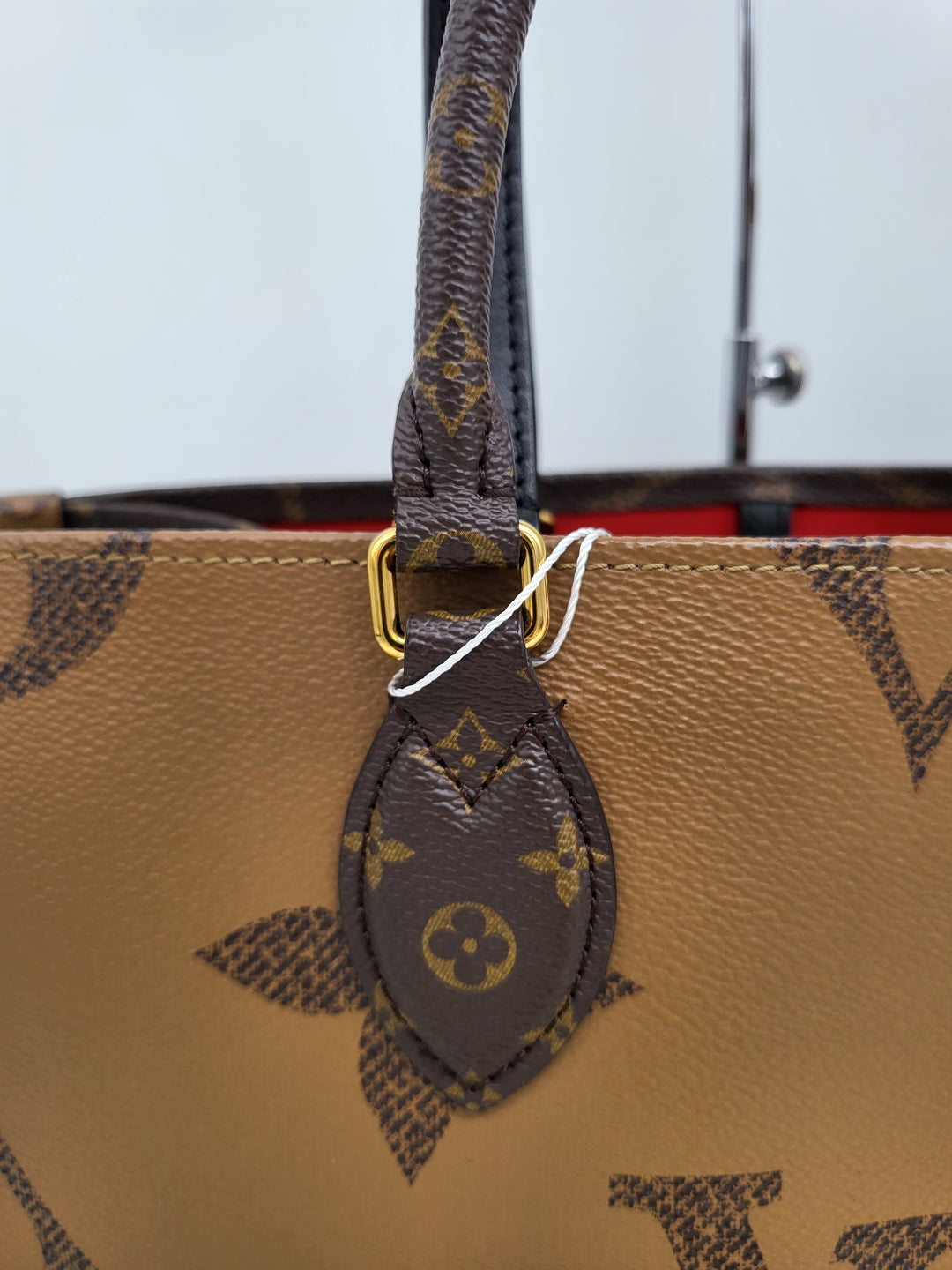 LOUIS VUITTON ON THE GO MM REVERSED