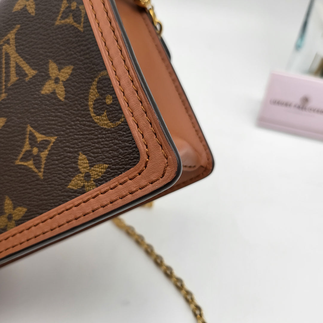 LOUIS VUITTON DAUPHINE WALLET ON CHAIN (RFID)