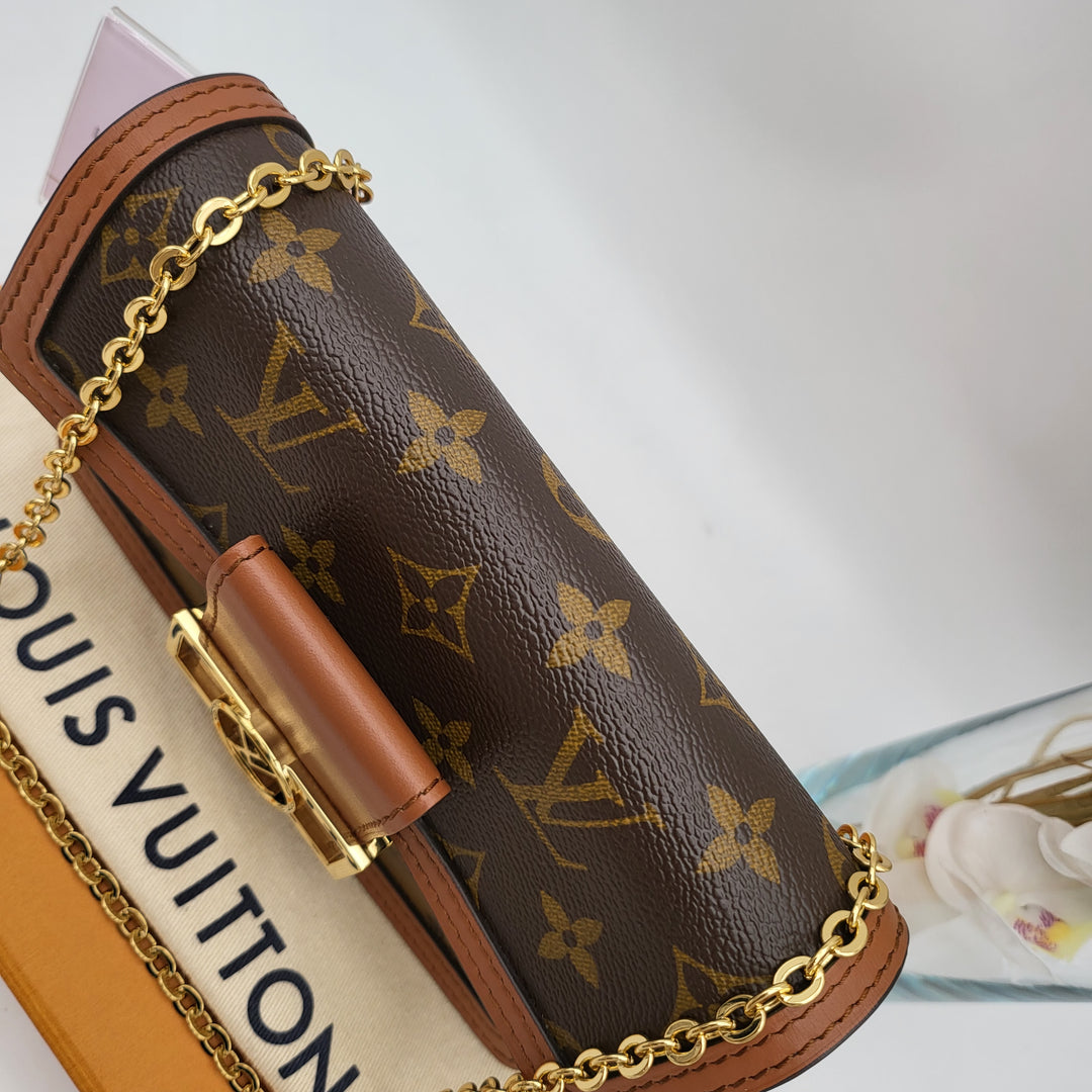 LOUIS VUITTON DAUPHINE WALLET ON CHAIN (RFID)