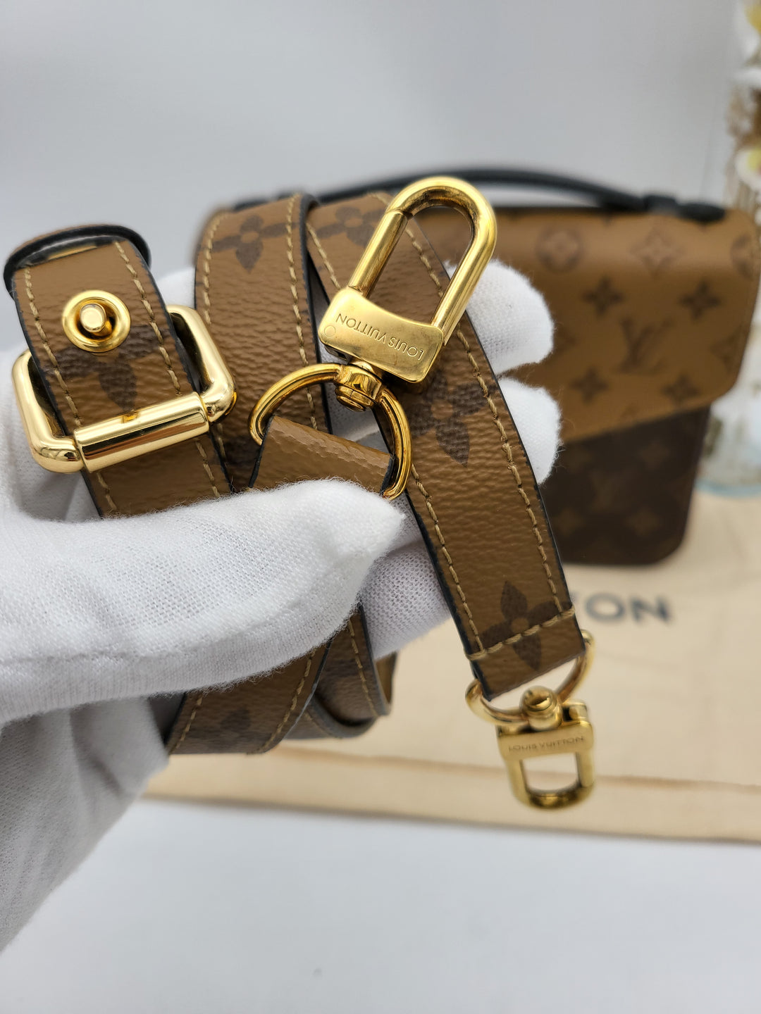 LOUIS VUITTON POCHETTE METIS MONOGRAM REVERSED