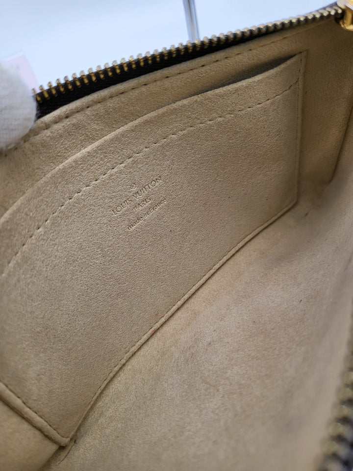 LOUIS VUITTON MILLA MM POCHETTE MONOGRAM