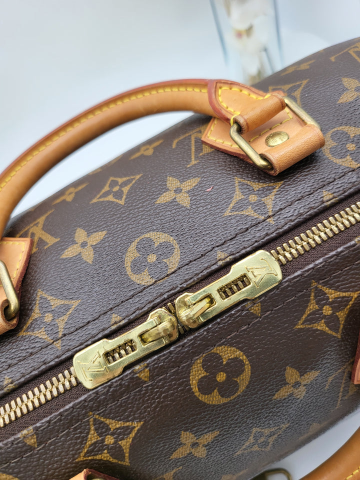 LOUIS VUITTON BANDOULIERE 30 MONOGRAM