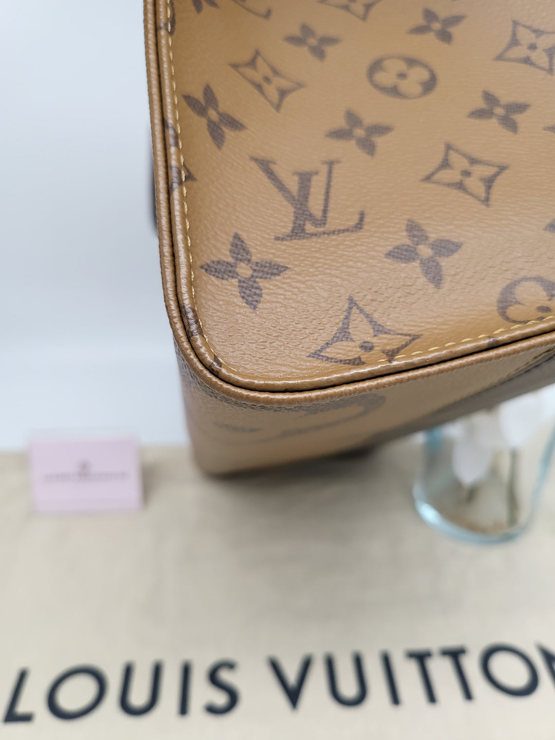 LOUIS VUITTON ON THE GO MM REVERSED