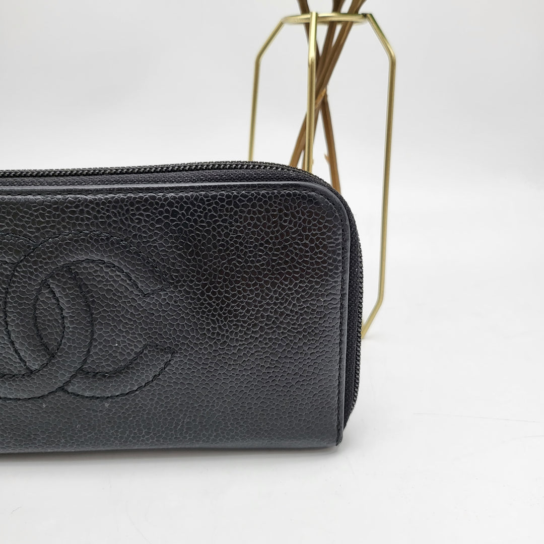 CHANEL VINTAGE CAVIAR ZIPPY WALLET