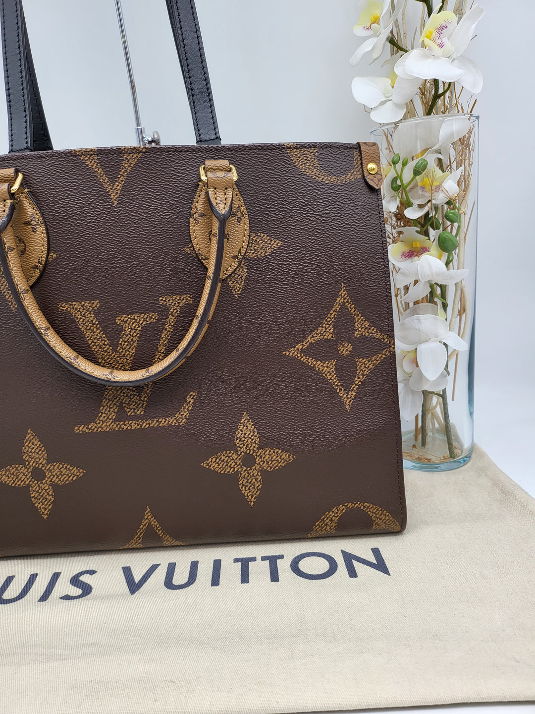 LOUIS VUITTON ON THE GO MM REVERSED