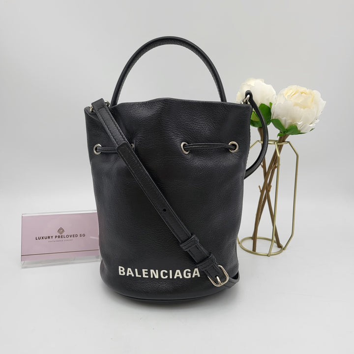 BALENCIAGA EVERYDAY BUCKET BAG XS