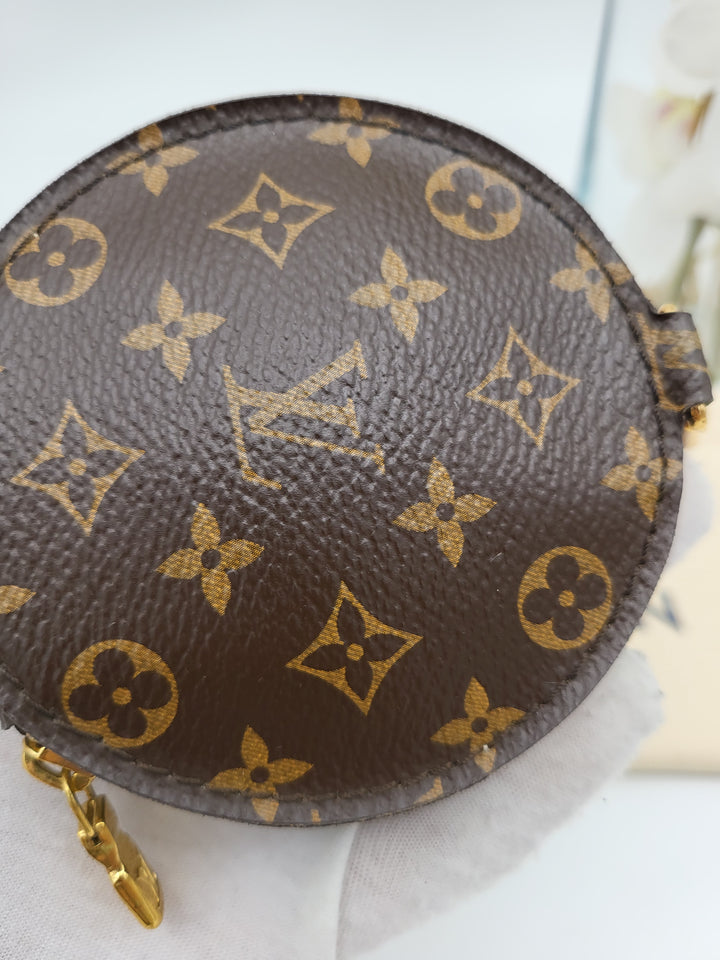 LOUIS VUITTON MULTI POCHETTE