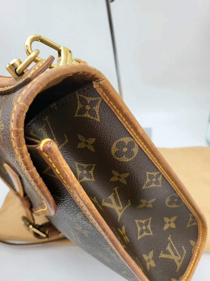 LOUIS VUITTON  BELL AIR MONOGRAM