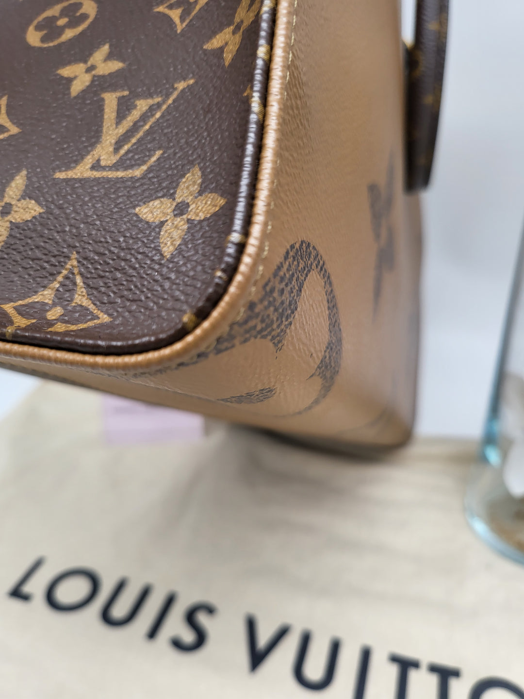 LOUIS VUITTON ON THE GO MM REVERSED