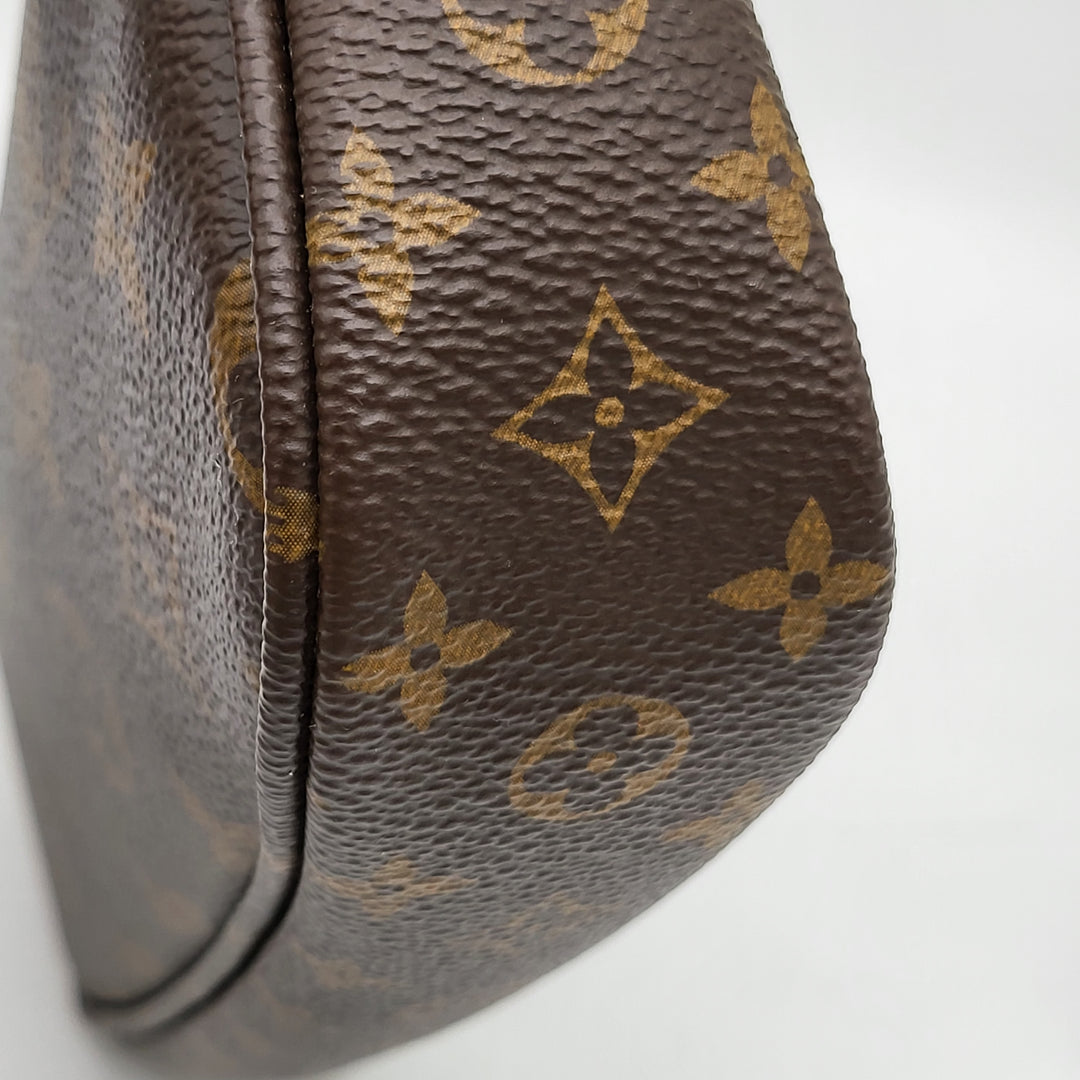 LOUIS VUITTON MULTI POCHETTE