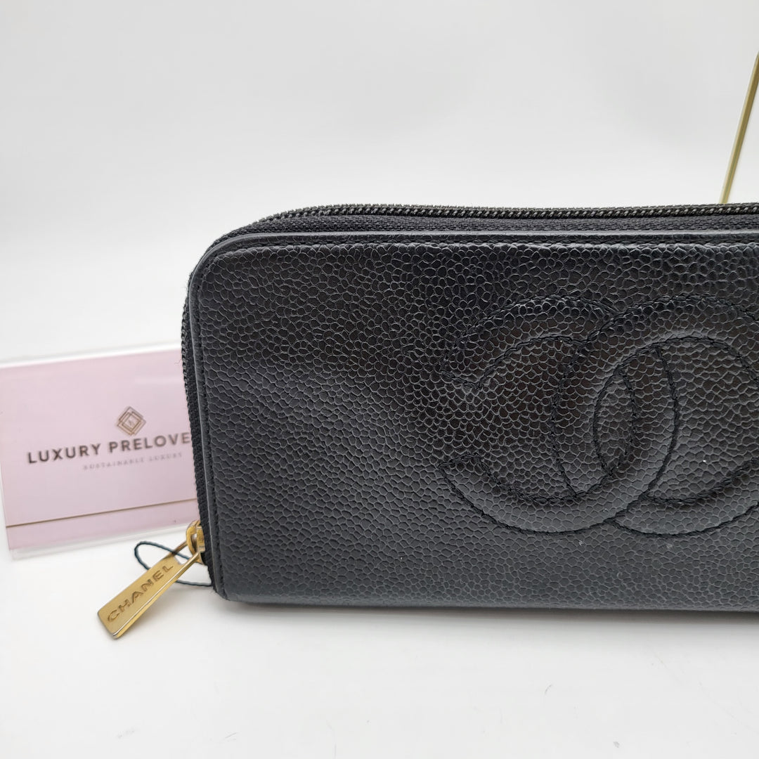 CHANEL VINTAGE CAVIAR ZIPPY WALLET