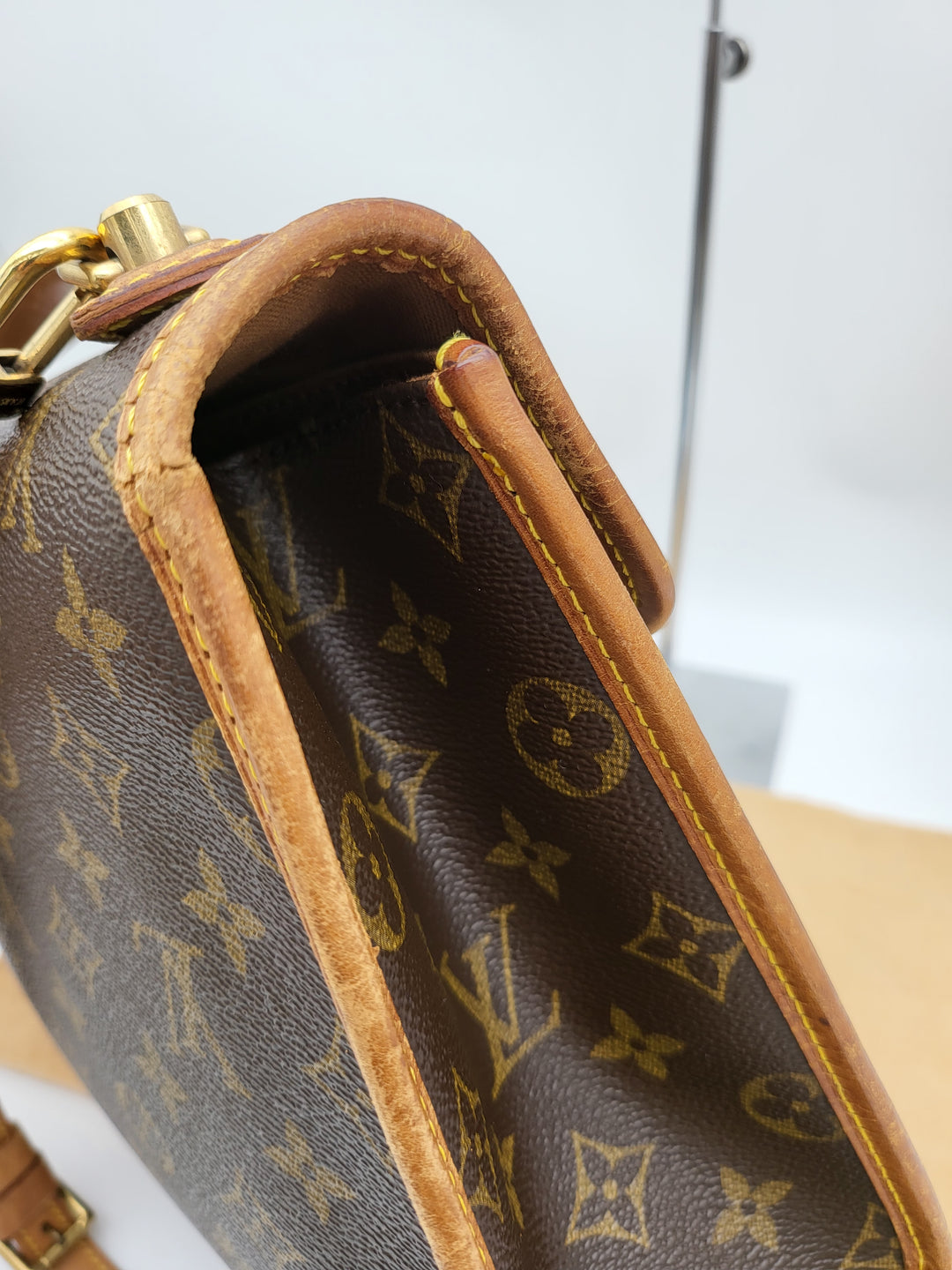 LOUIS VUITTON  BELL AIR MONOGRAM