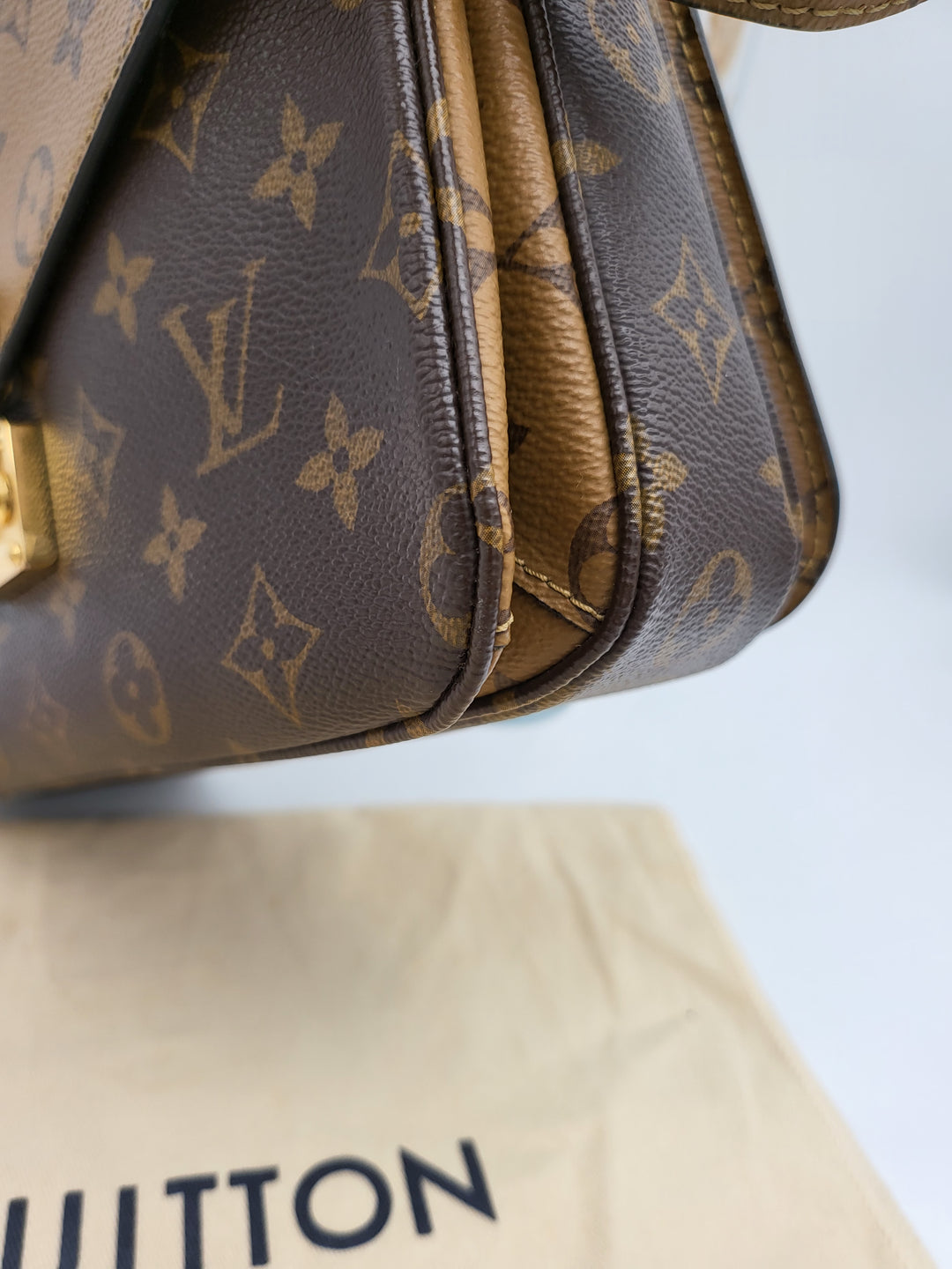 LOUIS VUITTON POCHETTE METIS MONOGRAM REVERSED