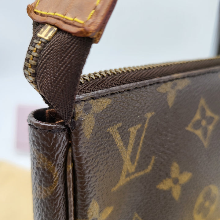 LOUIS VUITTON POCHETTE ACCESSOIRES MONOGRAM