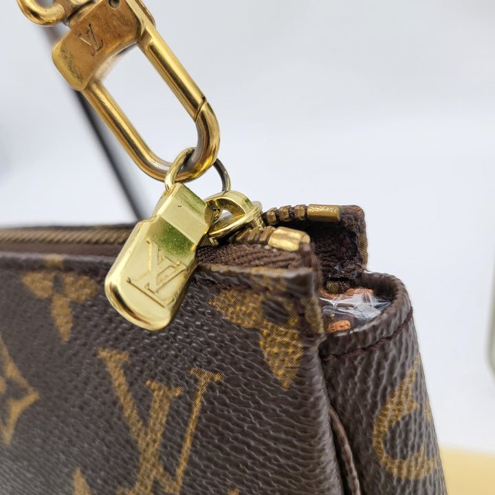 LOUIS VUITTON POCHETTE ACCESSOIRES MONOGRAM