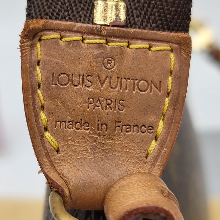 LOUIS VUITTON POCHETTE ACCESSOIRES MONOGRAM