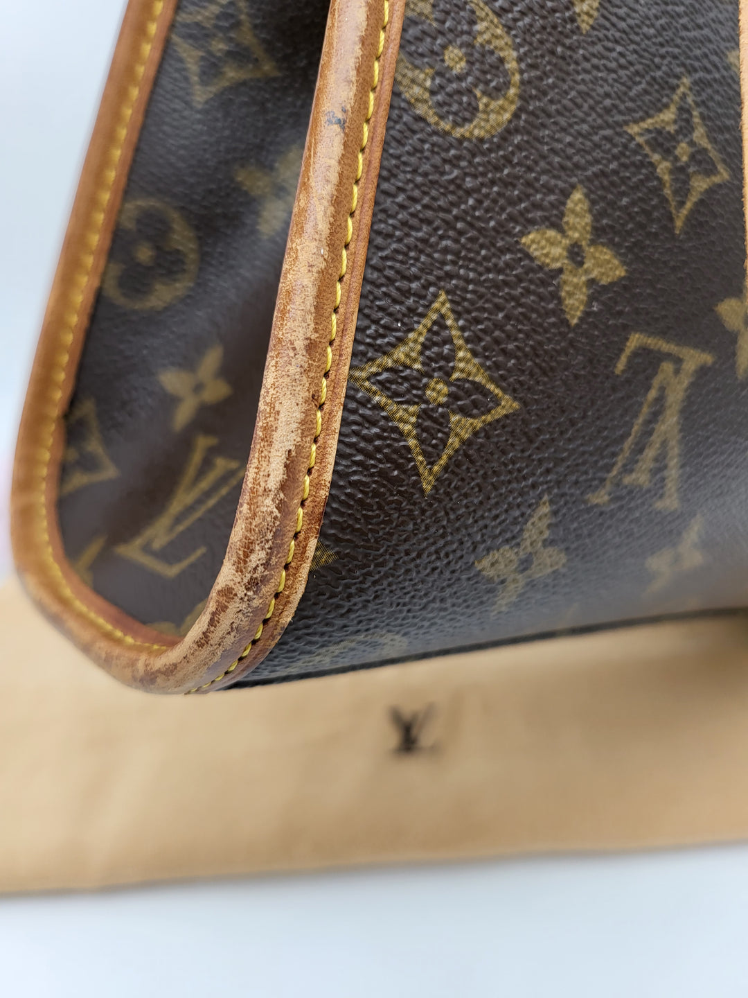 LOUIS VUITTON  BELL AIR MONOGRAM