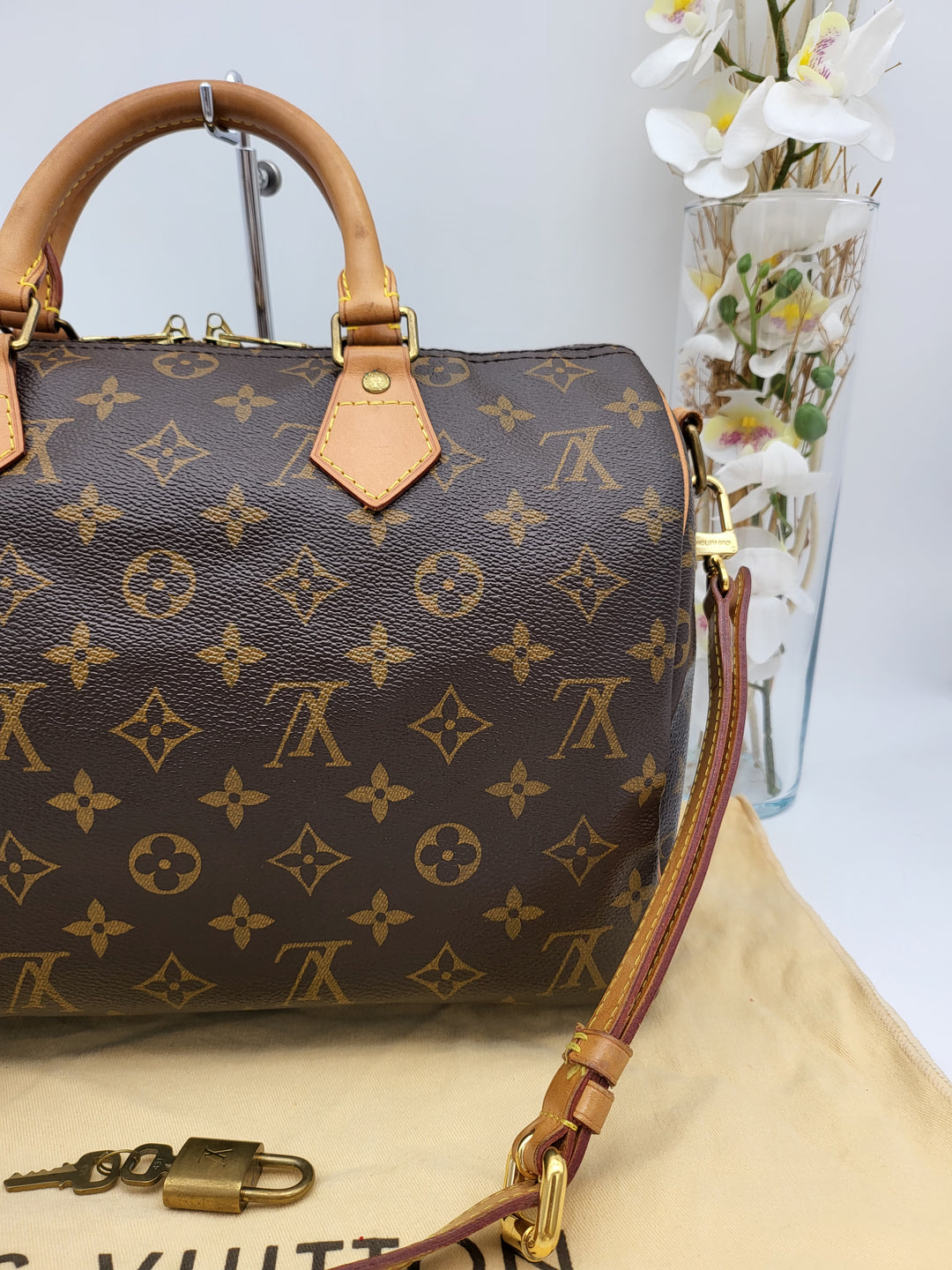 LOUIS VUITTON BANDOULIERE 30 MONOGRAM