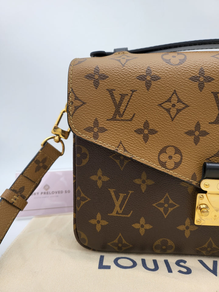 LOUIS VUITTON POCHETTE METIS MONOGRAM REVERSED