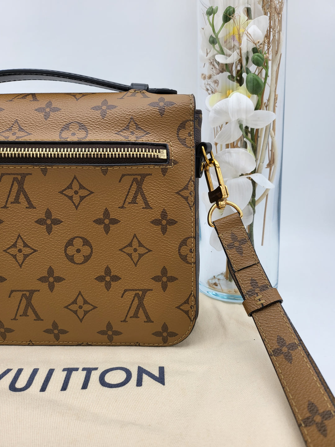 LOUIS VUITTON POCHETTE METIS MONOGRAM REVERSED