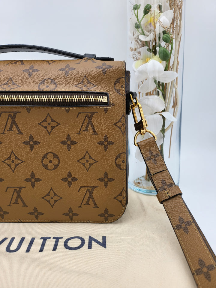 LOUIS VUITTON POCHETTE METIS MONOGRAM REVERSED