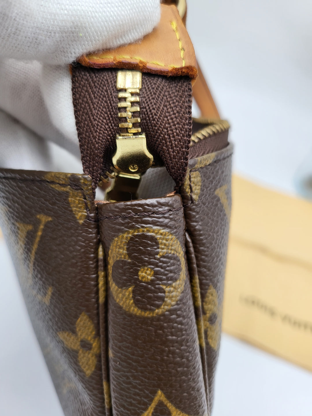 LOUIS VUITTON POCHETTE ACCESSORIES MONOGRAM