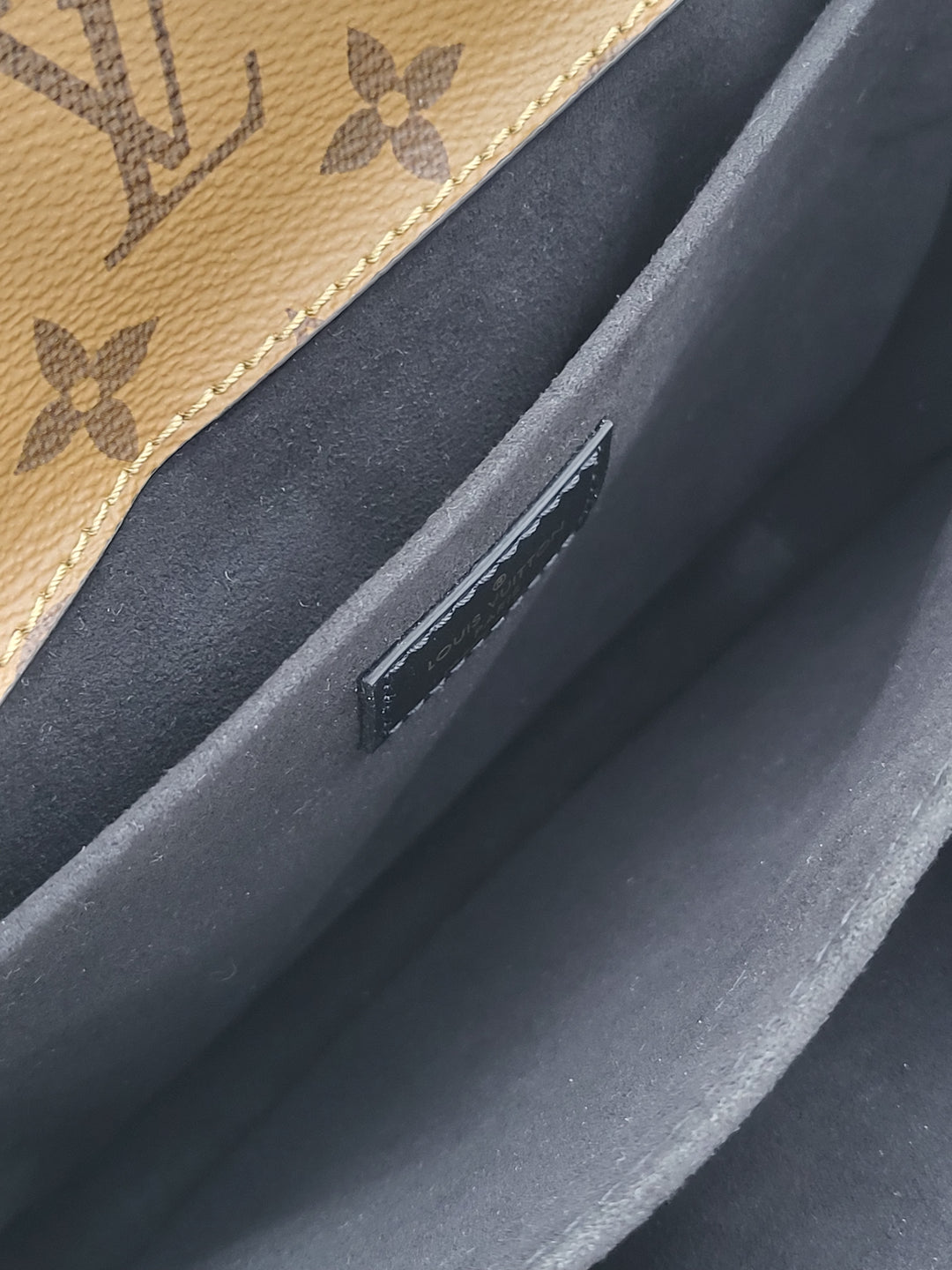 LOUIS VUITTON POCHETTE METIS MONOGRAM REVERSED