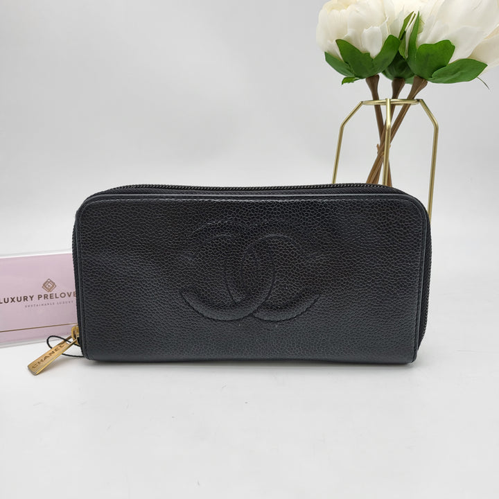 CHANEL VINTAGE CAVIAR ZIPPY WALLET