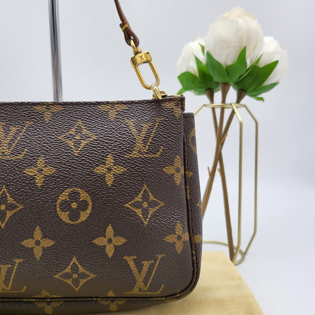 LOUIS VUITTON POCHETTE ACCESSOIRES MONOGRAM