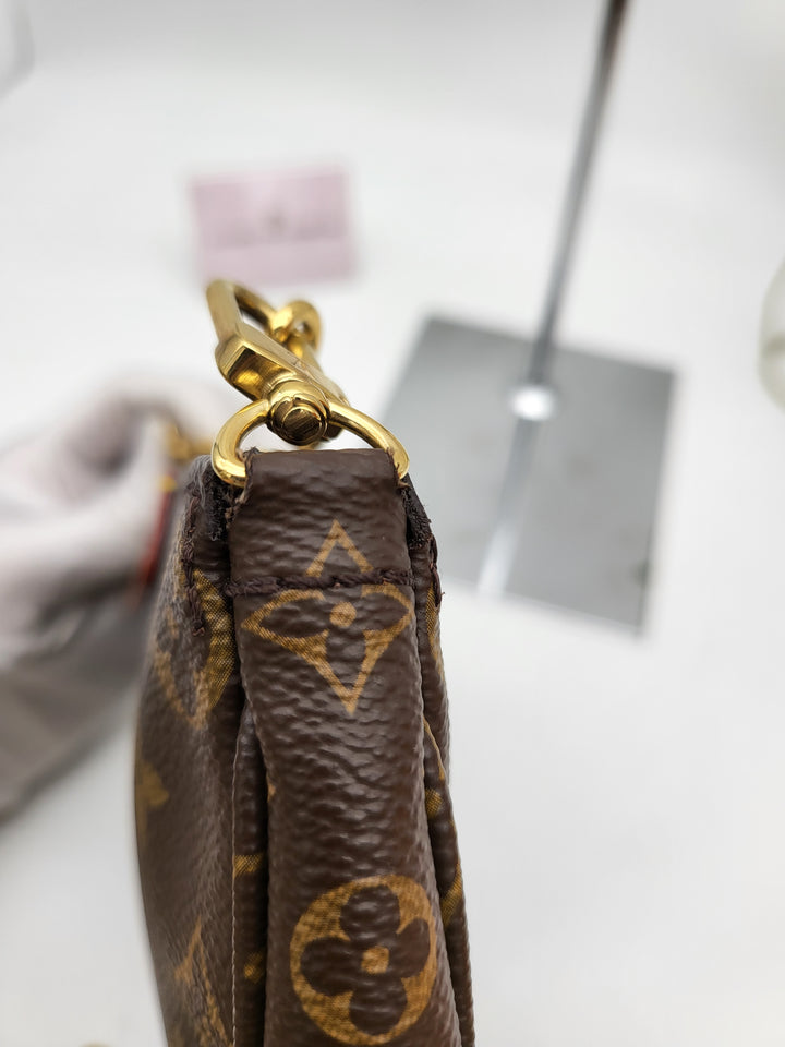 LOUIS VUITTON MULTI POCHETTE( RFID )