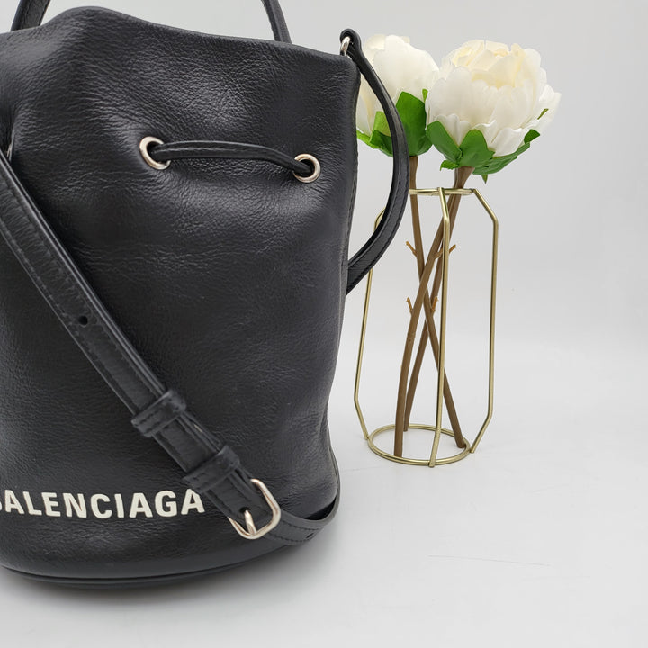 BALENCIAGA EVERYDAY BUCKET BAG XS