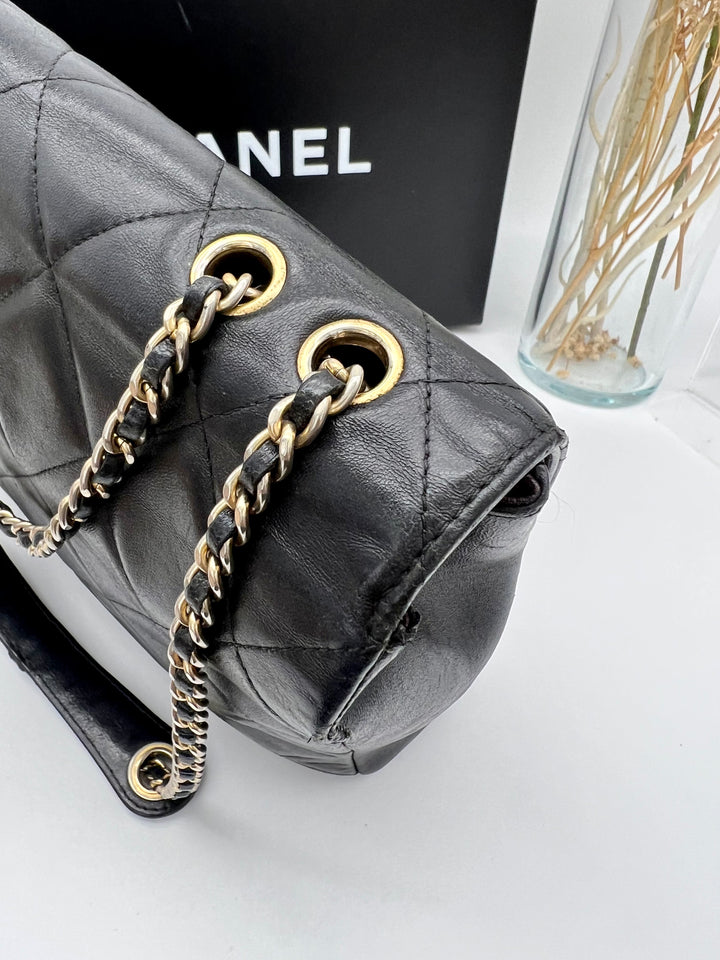 CHANEL VINTAGE CAVIAR SHOULDER BAG