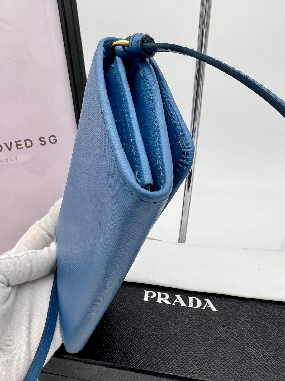 PRADA SAFFIANO WALLET ON CHAIN